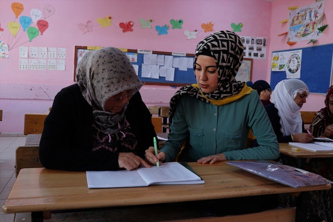 Okuma hayalini kızıyla gerçekleştirdi